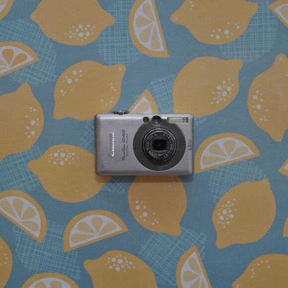 Canon PowerShot SD400 Digital Elph - Silver - Digital Camera - Near mint - Picture 1 of 9